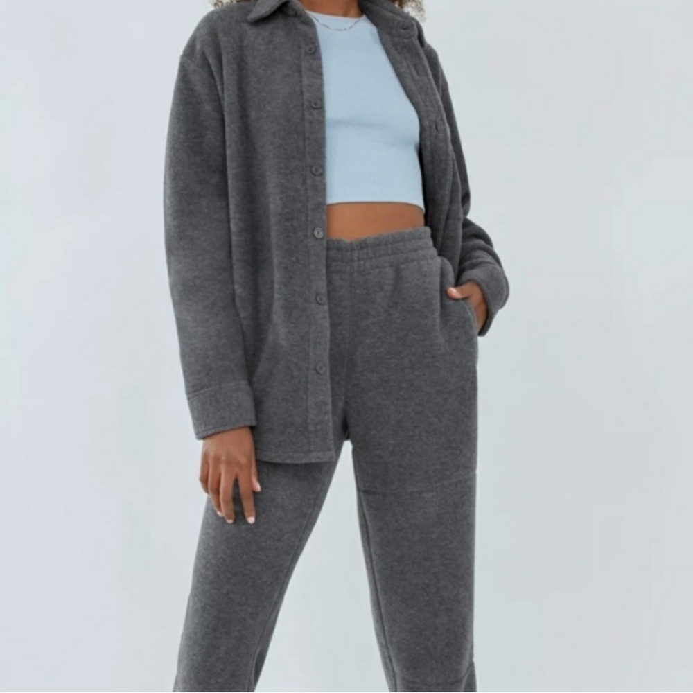Aritzia TNA Fleece Polar Button Up Shirt - Picture 2 of 8